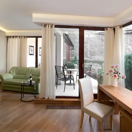 Parkside Old Town Apartmanhotel 4*