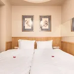 Ξενοδοχείο με διαμερίσματα Parkside Old Town 4*