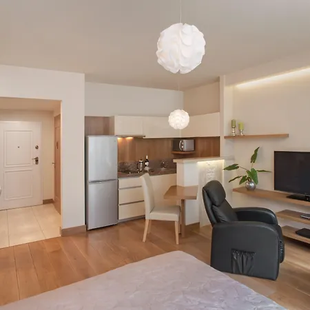 Parkside Old Town Aparthotel 4*