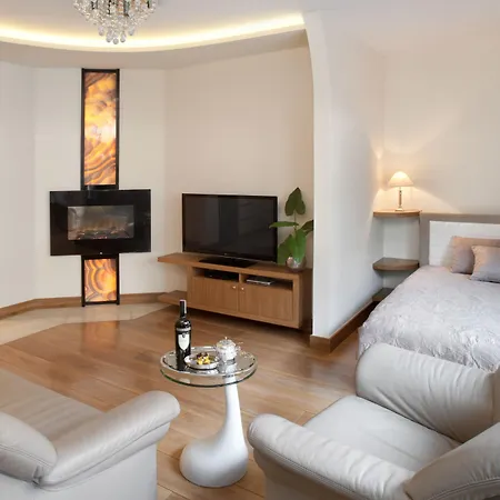 Apart Otel Parkside Old Town 4*