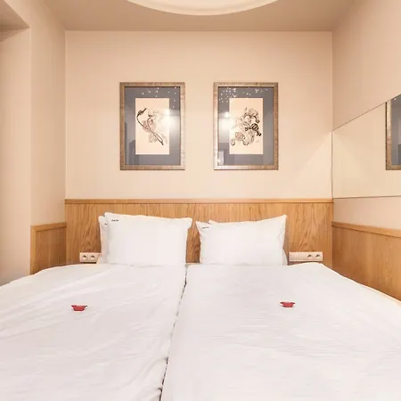 Aparthotel Parkside Old Town 4*