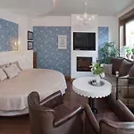 Parkside Old Town Apart Otel 4*